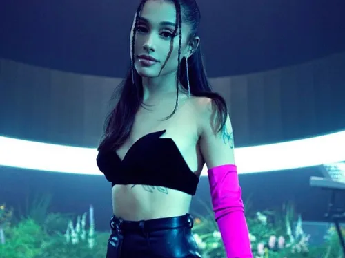 Ariana Grande annonce une tournée virtuelle sur "Fortnite" (vidéo)
